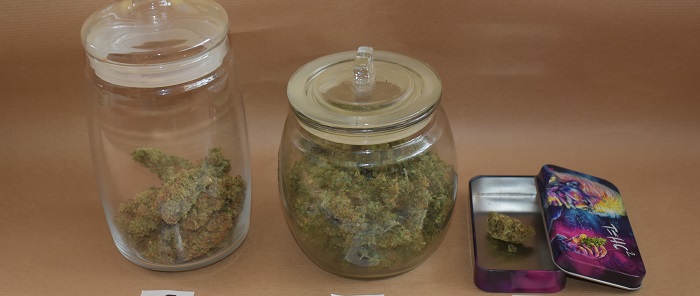 290 gramów marihuany w słoikach
