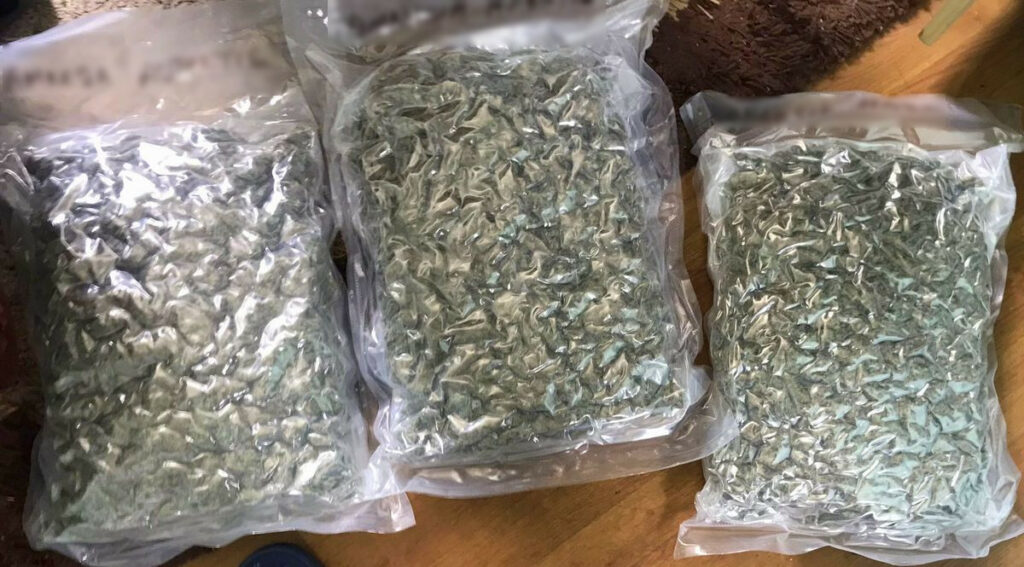 3,5 kilograma marihuany w próżniowych workach