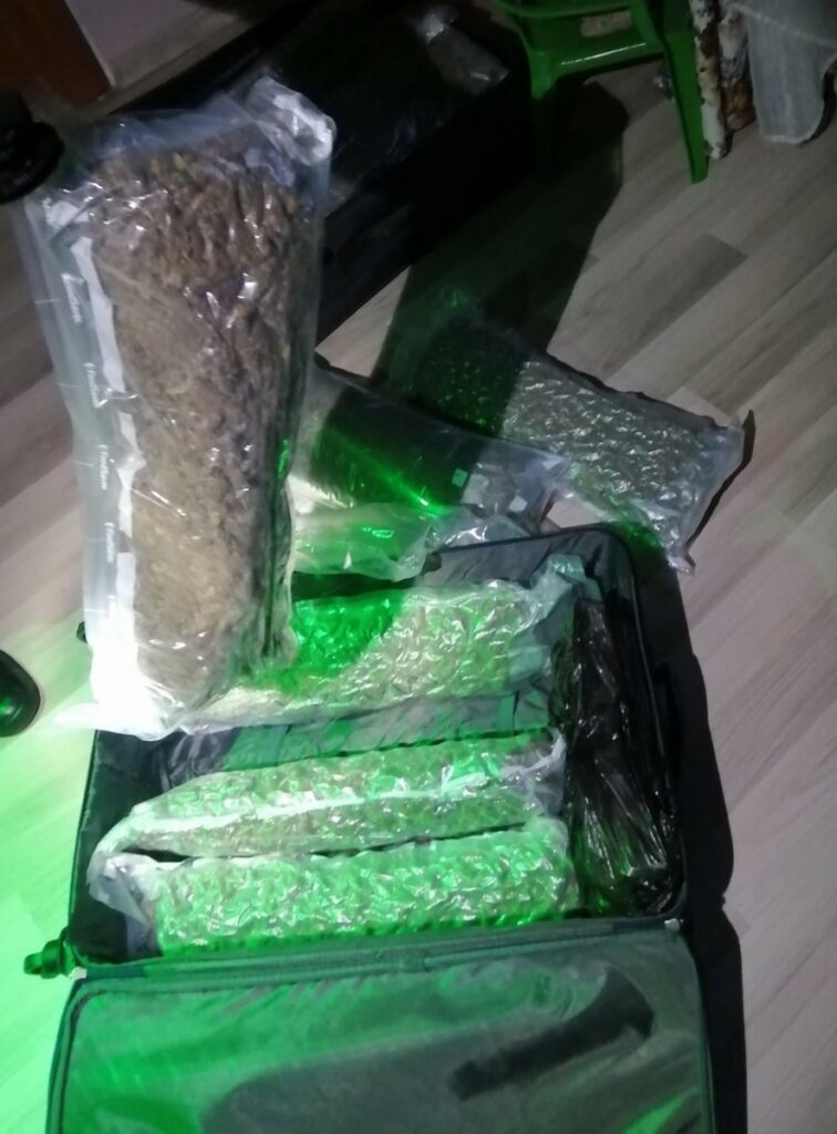 14 kg marihuany w walizkach