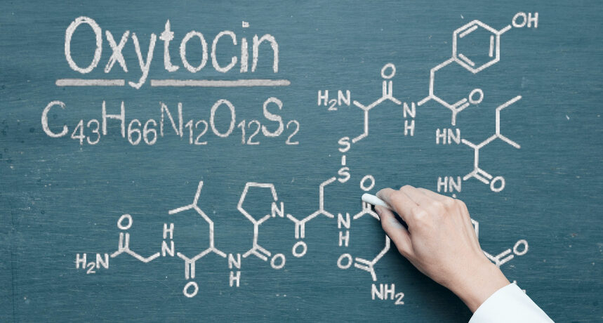 oksytocyna na tablicy szkolnej