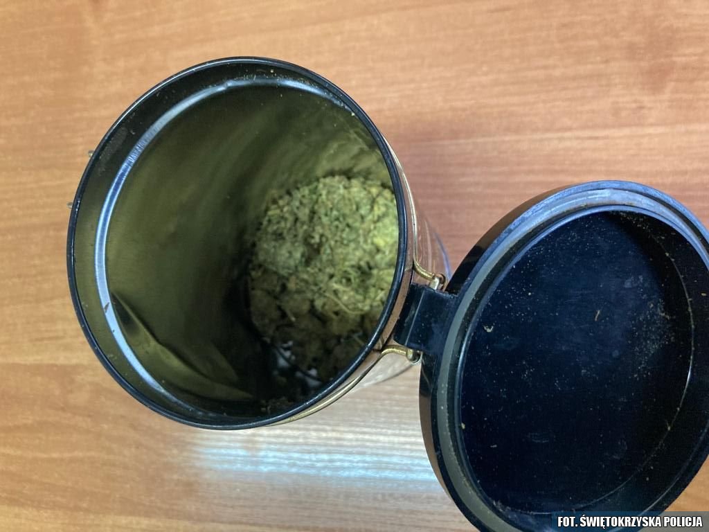 15 gramów suszu marihuany z Suchedniowa