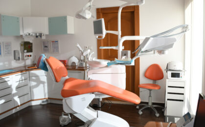 fotel dentystyczny w gabinecie